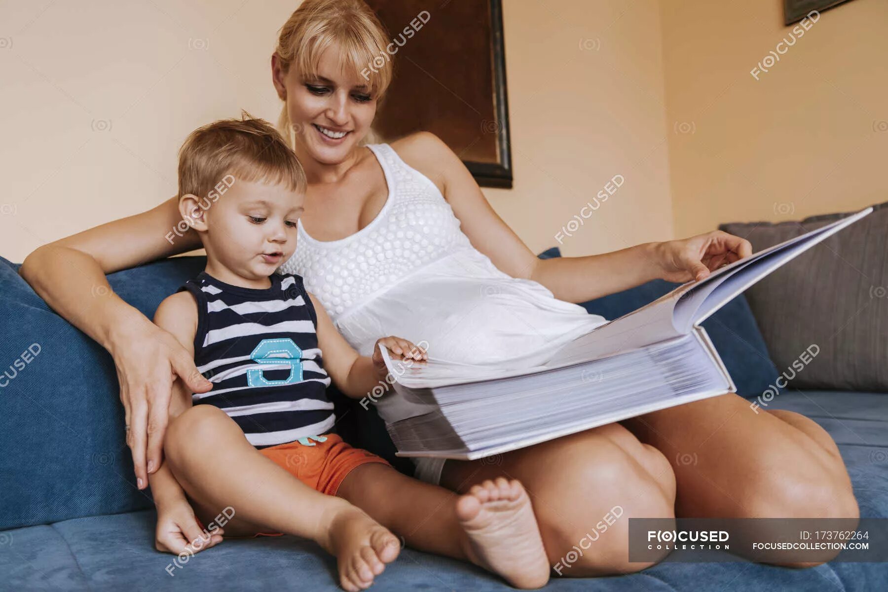 Mother masterbating son on couch. Мама сидит на сыне. Молодой парень и мамаша. Пожилые женщины с молодыми. Hot mom with her son.