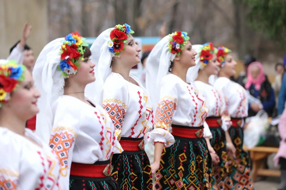 Молдавский национальный костюм. Народ пмр. Народ пмр. Геты народ пмр. Народы приднестровья.