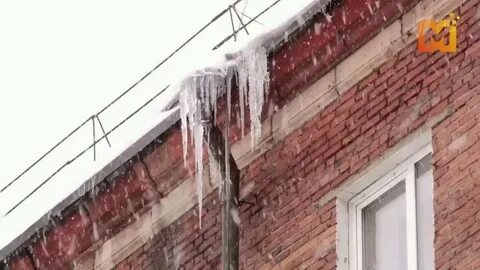 Снег упал на крышу песня