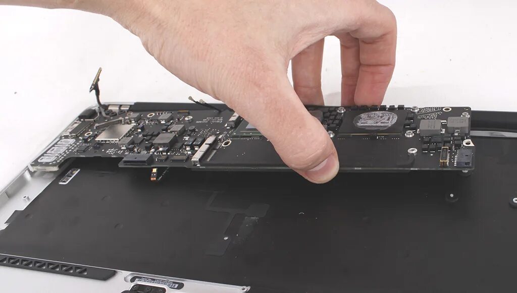Ремонт macbook undefined. Шлейф клавиатуры макбук 11 эйр. шлейф динамиков macbook air 13. шлейф подсветки клавиатуры macbook air 2015 года. контроллер зарядки macbook a1708.