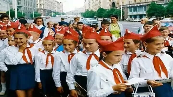 Песня не хочу назад. Хочу назад в СССР. Хочу назад в СССР фотографии. Фото первого мая хочу назад в СССР. Мы из хочу назад в СССР.