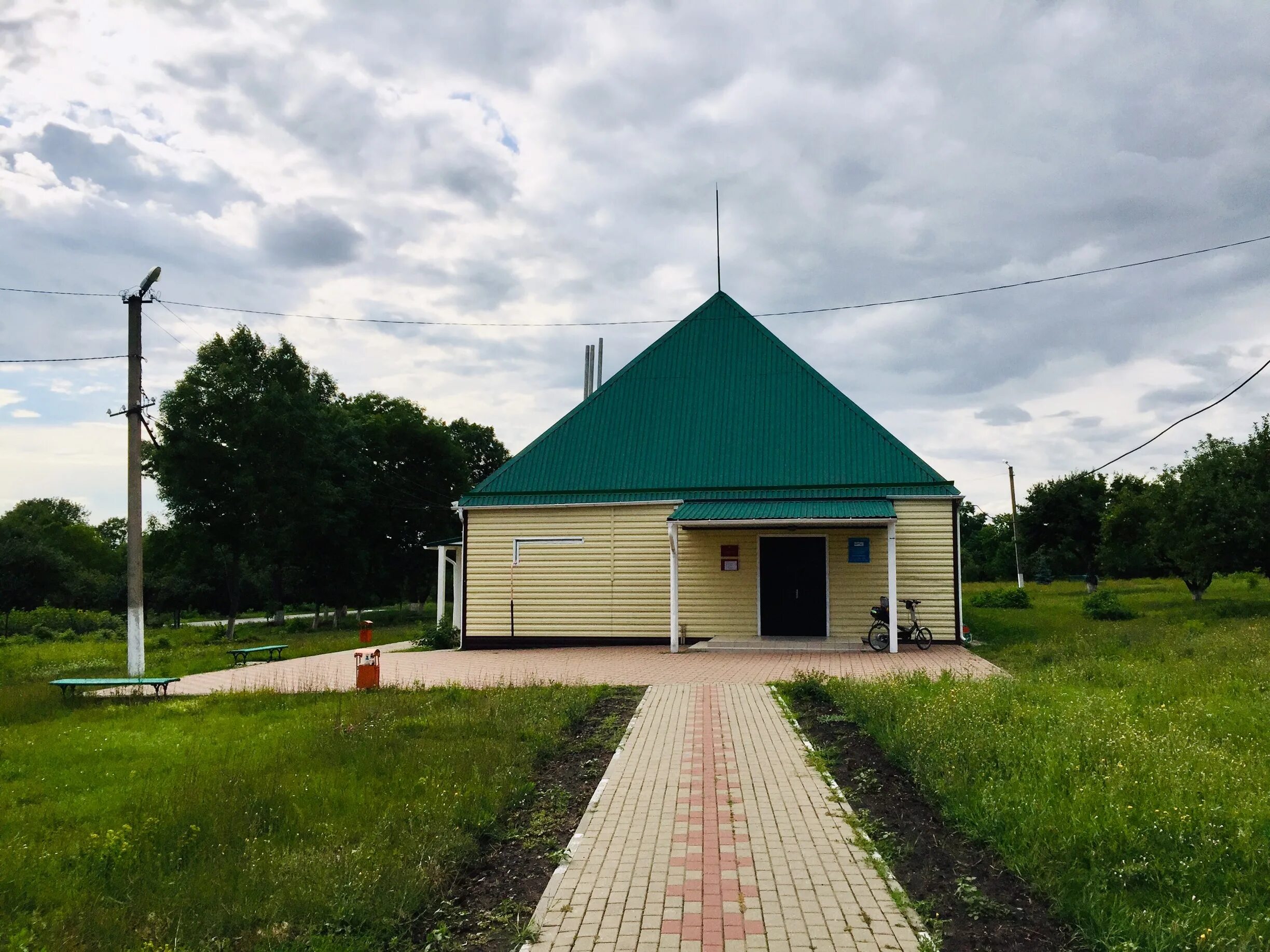 Малиновский сельский дом культуры Белгородский район. Село Малиновка Белгородская область. Белгород село Малиновка. Белгородская область поселок меллировка. Сельский клуб пики