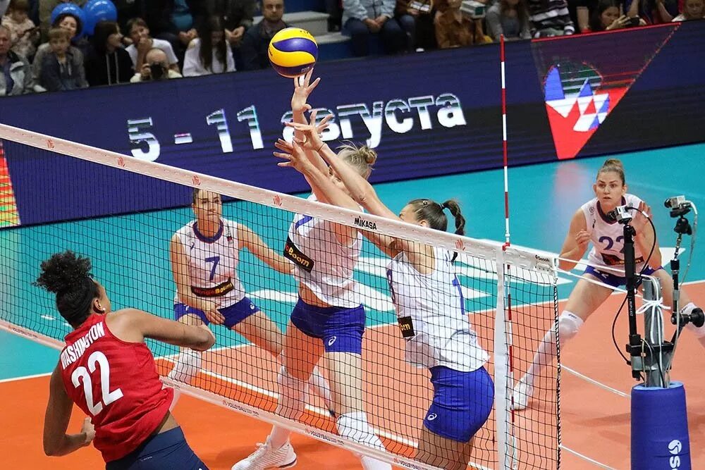 Доводка в волейболе. Волейбол 1 канал кто играет. Vnl 2022 волейбол. Волейболист турецкой волейбольной мужской. Волейбол 1 канал кто играет.