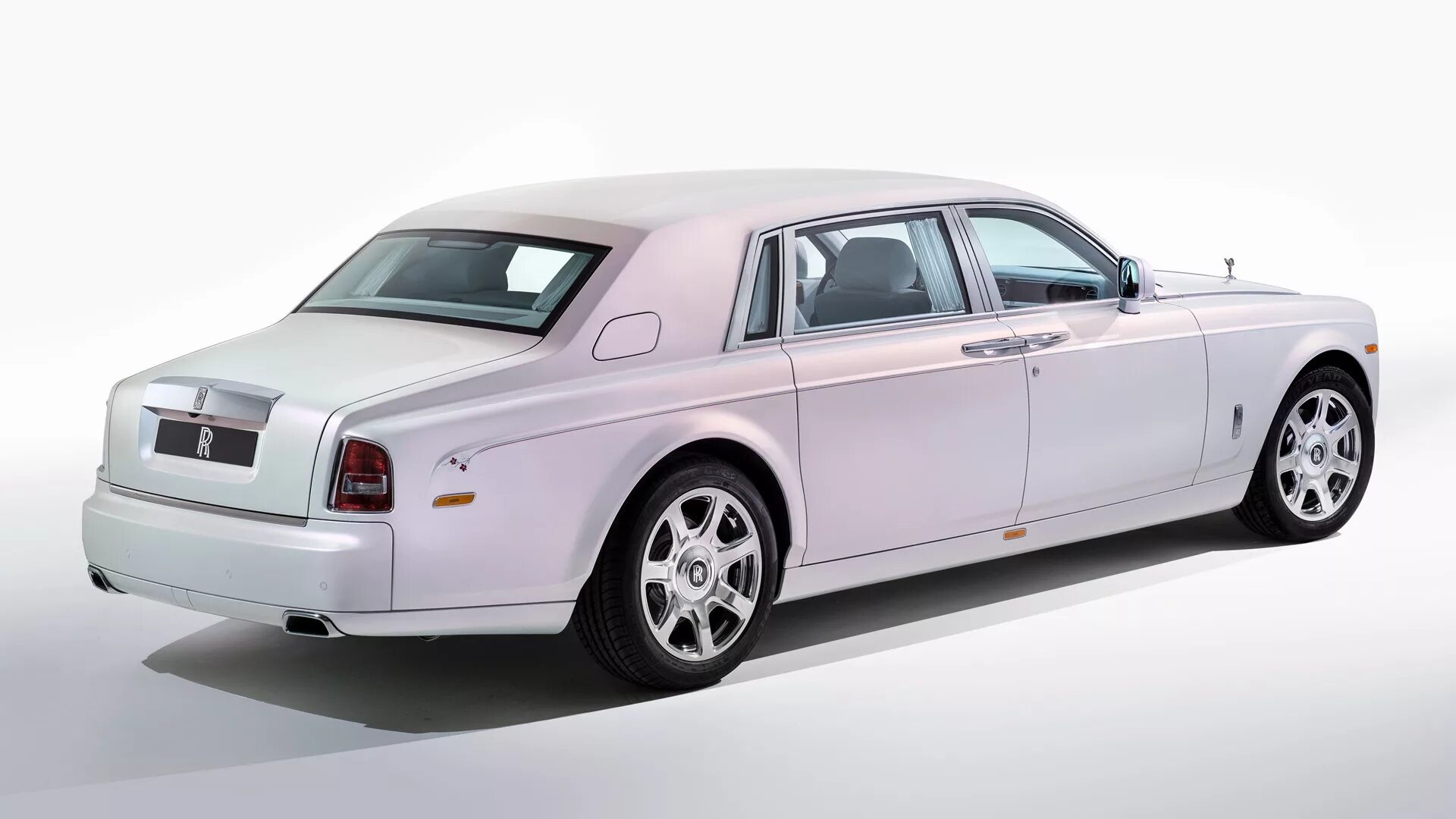 Rolls com. Роллс Ройс Фантом 2015. Автомобиль Роллс Ройс Фантом. Роллс Ройс Фантом белый. Rolls Royce Phantom 7.
