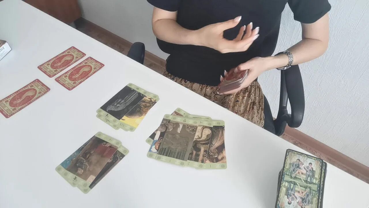 Колена таро новые. Колена новые расклады. Колена последний расклад. Колена таро будущее. Колена таро гадания.
