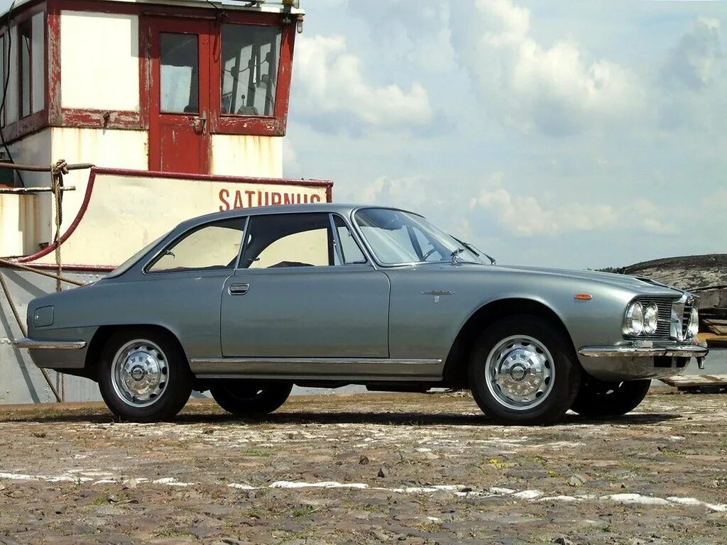 Автомобиль 2600. Alfa romeo kappa coupe. Alfa romeo 1964. Вольф машина фото. Alfa romeo 2600 sprint.