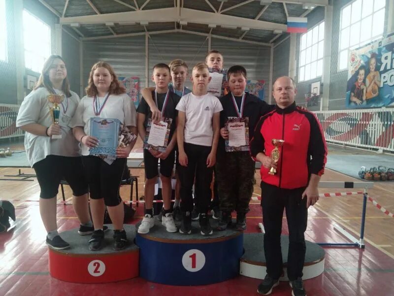 прошли соревнования по гиревому спорту