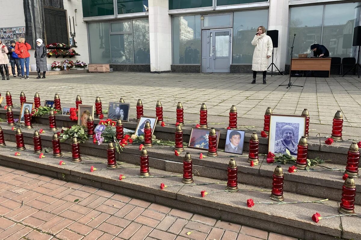 Список погибших в норд осте. Норд-ОСТ теракт на Дубровке. Теракт на Дубровке Норд ОСТ 2002. Театральный центр на Дубровке теракт 2002.