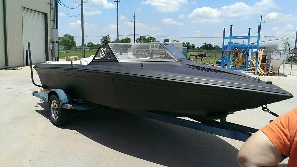 Расцветки катеров альбакор. Мотолодка арктур 560. Зеленый катер. Цвета лодок алюминиевых. Цвет лодки.