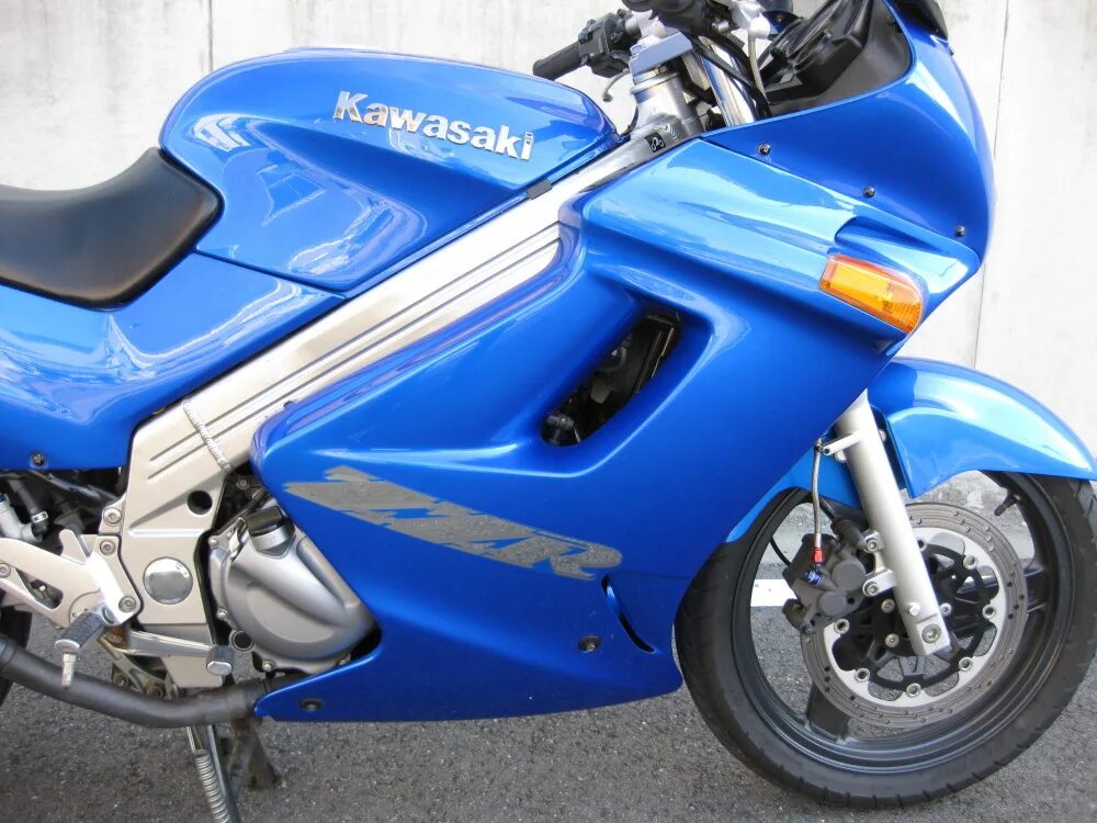 Кавасаки 400 характеристика. Kawasaki zzr 250. кавасаки зизер 250. kawasaki kawasaki zzr 250. кавасаки zzr 400.
