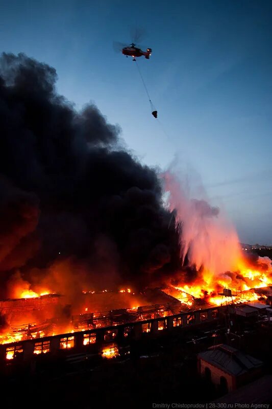 Пожар. Крупный пожар. Пожар в Москве. Сильный пожар.