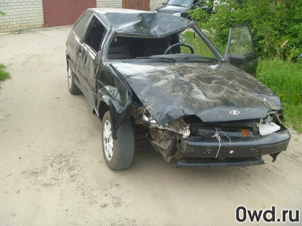 Битая машина. Битые авто в челябинской области. Выкуп аварийных авто. Аварийный автомобиль. Фольксваген битый спереди.