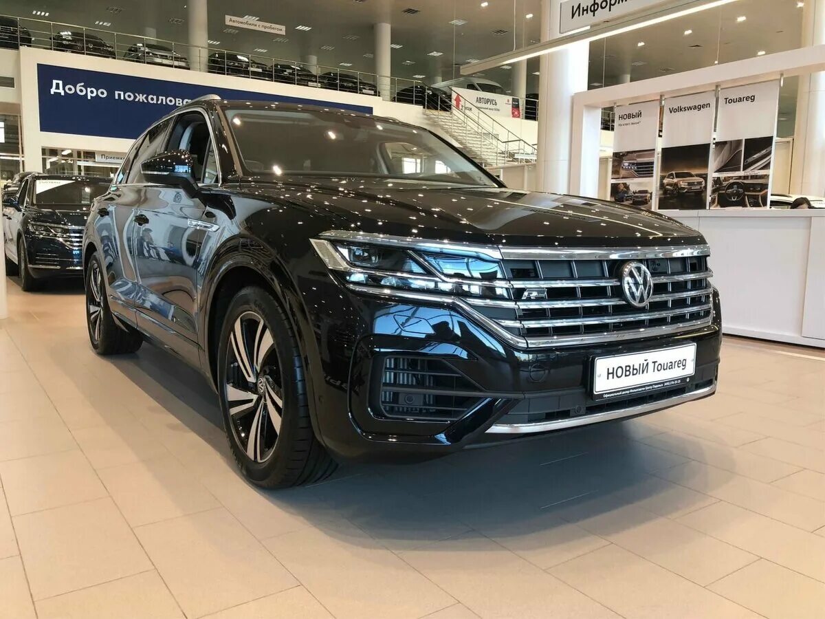 Volkswagen touareg 2018. Фольксваген Туарег 2018. Фольксваген Туарег 2018 черный. Новый Фольксваген Туарег 2018. Volkswagen Туарег 2018.