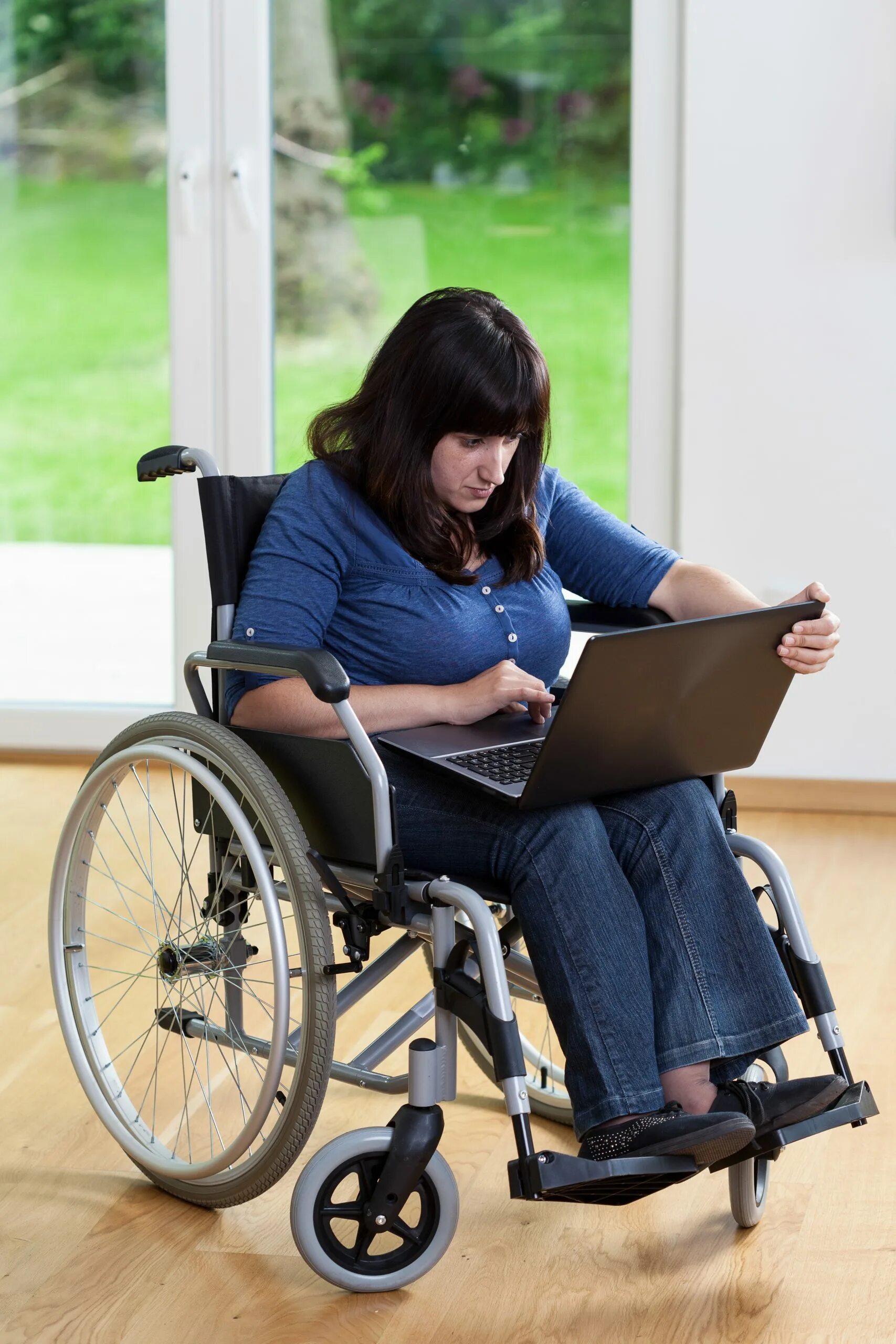 Disabled woman wheelchair. Paraplegic. Рама wheelchair racing без колес. Женщина в инвалидной коляске. Женщина инвалид.