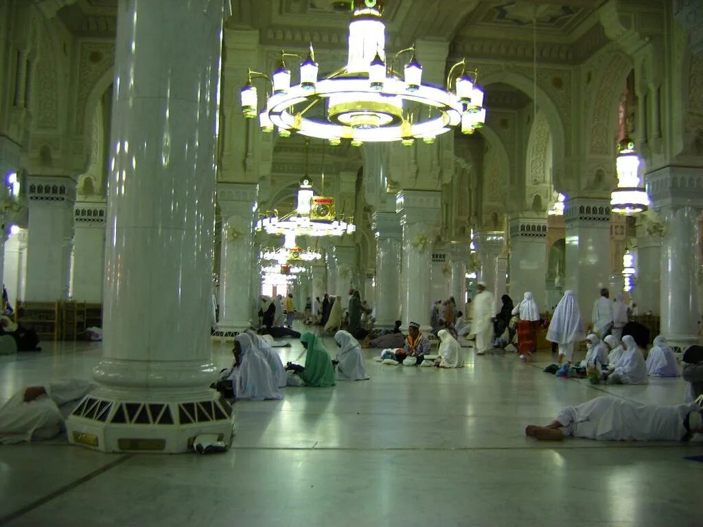 Мечеть пророка в Мекке. Мечеть Масджид Аль-харам. Мечеть Аль-харам Мекка внутри. Мечеть Аль-харам (Масджид Аль-харам). Мекка спб