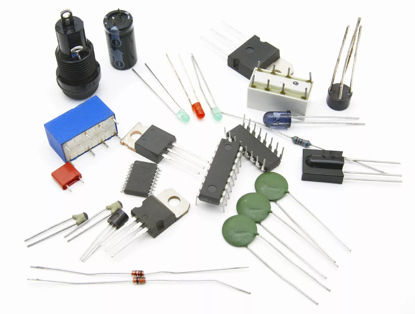 Полупроводник на букву т. Резисторы транзисторы конденсаторы диоды. Транзисторы диоды и пассивные радиоэлементы. Катушка индуктивности r47. Радиодетали микросхемы транзисторы конденсаторы.