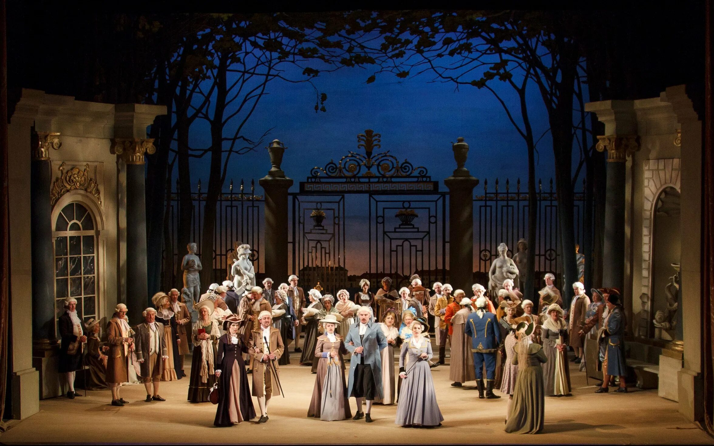 Полусерьезная опера. Театр оперы для детей. Театр итальянской оперы в париже. Севильский цирюльник опера. Страна оперы.