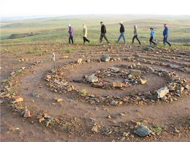 Место силы. Место силы кто покинул. Красивые места силы. Ведьмина гора воттоваара. Историко-культурный заповедник «аркаим».