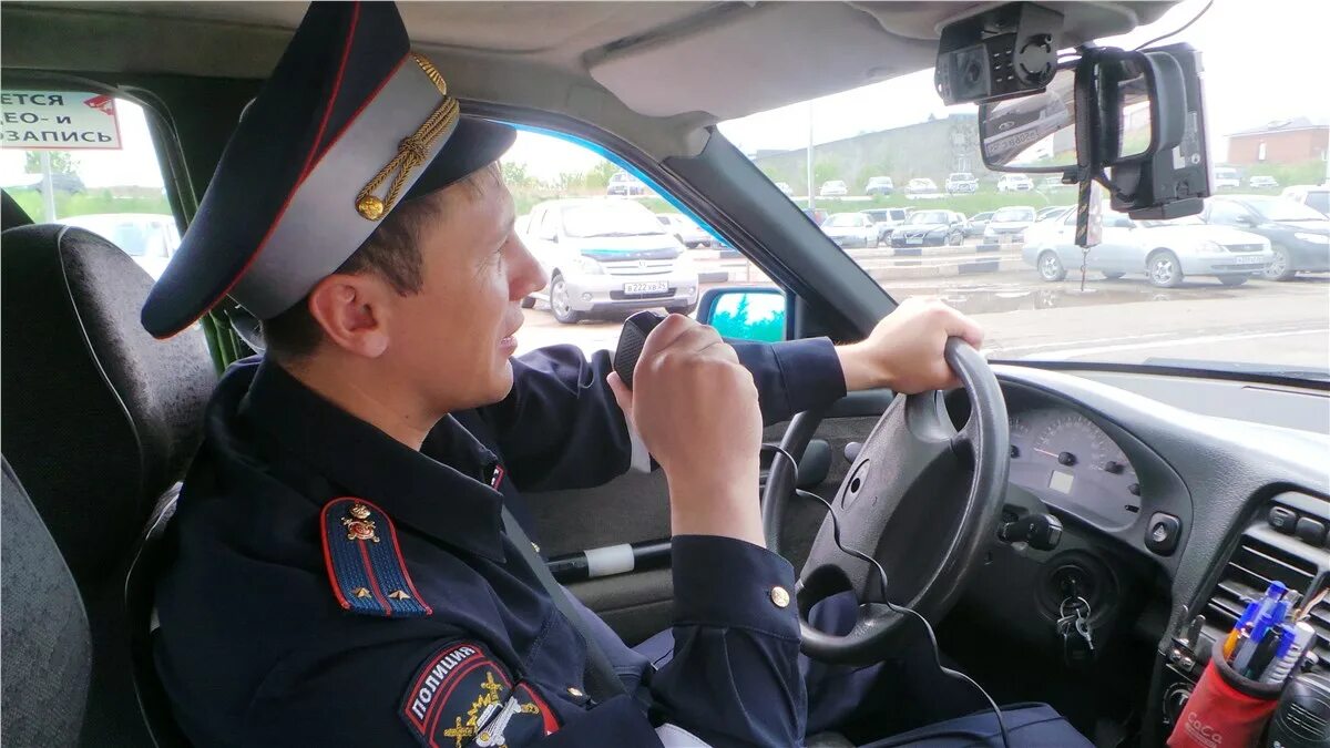 Включи видео дпс. Полицейская машина. машина гибдд. полицейский за рулем. машина дпс.