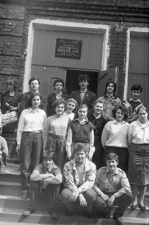 Выпуск 1991 года школа ушакова. Чехов 3 школа 1991 года. Фото вқпуска 1991 школқ 182 города ташкента. Выпускники 1991 года фото. Выпускной 1991 года.