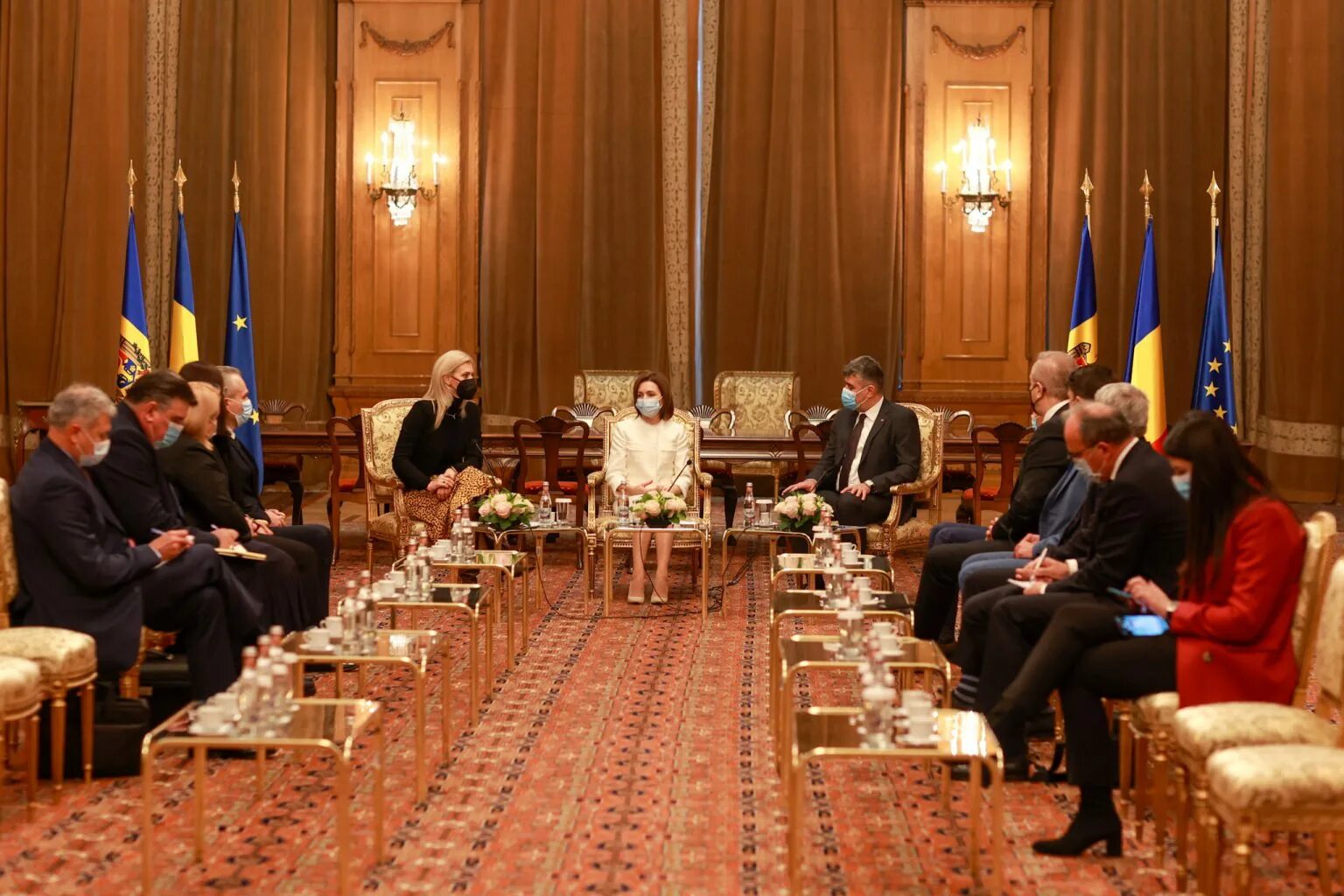 Приезд глав. Премьер министр румынии 2025. правительство румынии. глава парламента румынии. румыния переговоры.