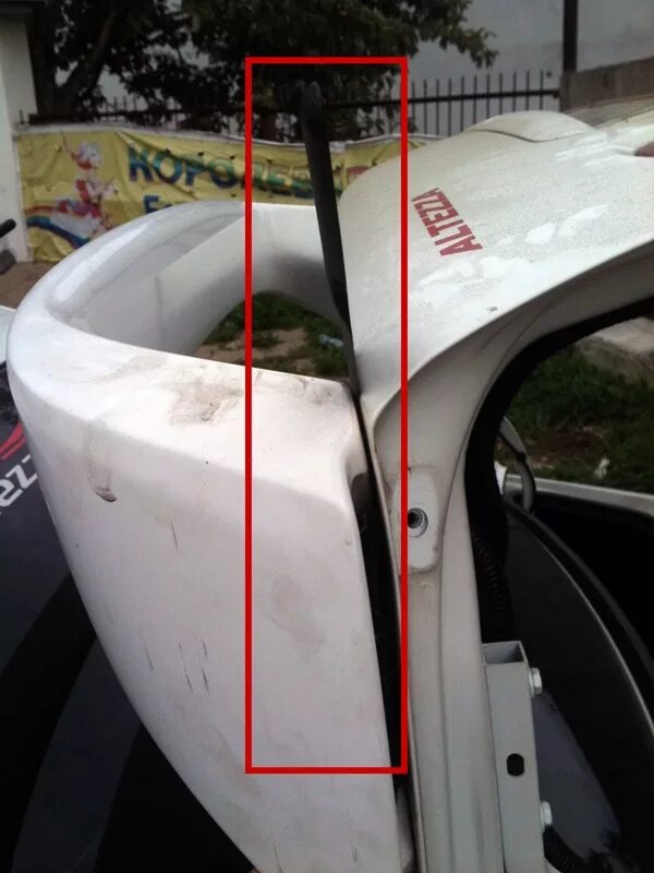 Приклеить спойлер на авто. См3суочь для приклейки спойлера. Приклеить спойлер на авто. Приклеить спойлер на авто. Снятие спойлера мазда сх-5.
