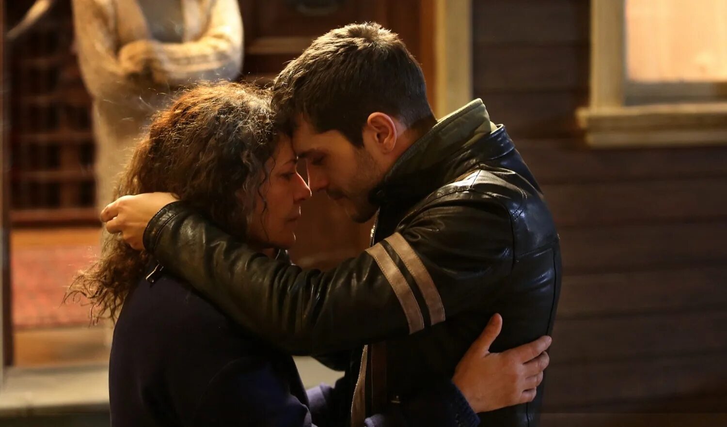 Эльчин сангу зейнеп. Мелис и кадир турецкий сериал. Столкновение на турецком языке. Столкновение на турецком языке. Столкновение на турецком языке.