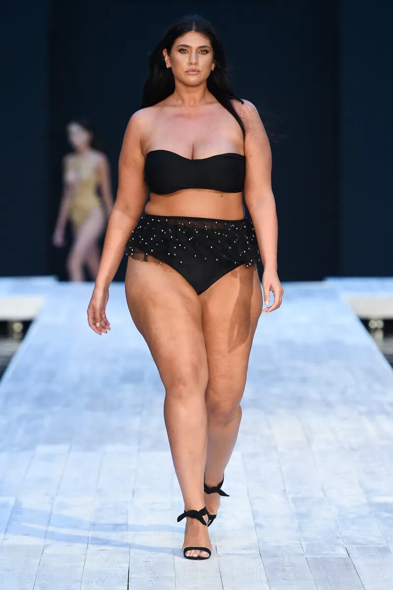 ashley graham victoria secret runway