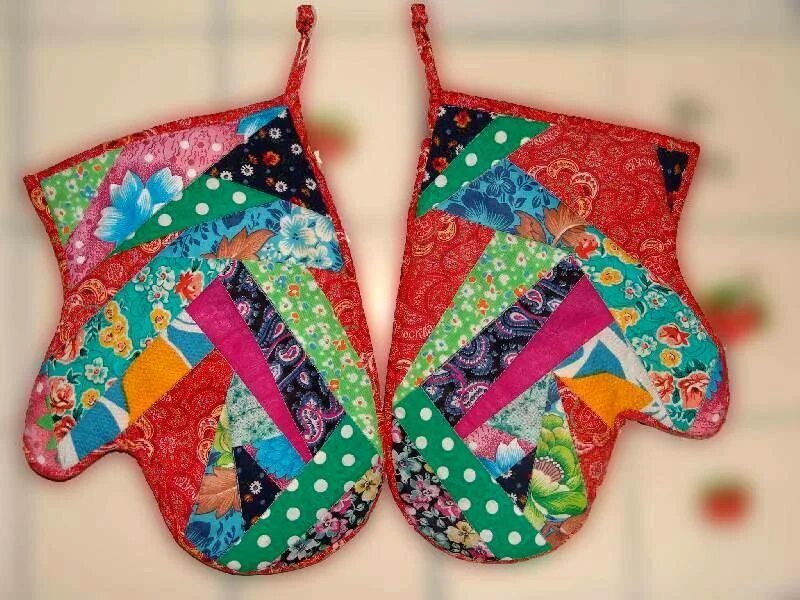 Лоскутные прихватки. Прихватки из лоскутов. Пэчворк разрезалки прихватки. Прихватки из лоскутов. Лоскутные прихватки.