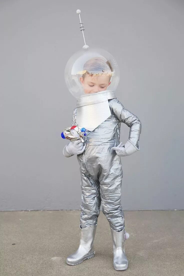 Костюм космонавта в садик. Космический костюм. Космические костюмы для детей. Костюм Космонавта для детей. Костюм скафандр для детей.