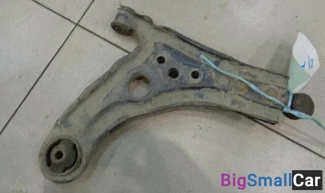95017036 рычаг передний правый t300. Chevrolet aveo t300 рычаг. Нижние рычаги передней подвески шевроле авео. Передний рычаг авео т250. Нижние рычаги шевроле авео.