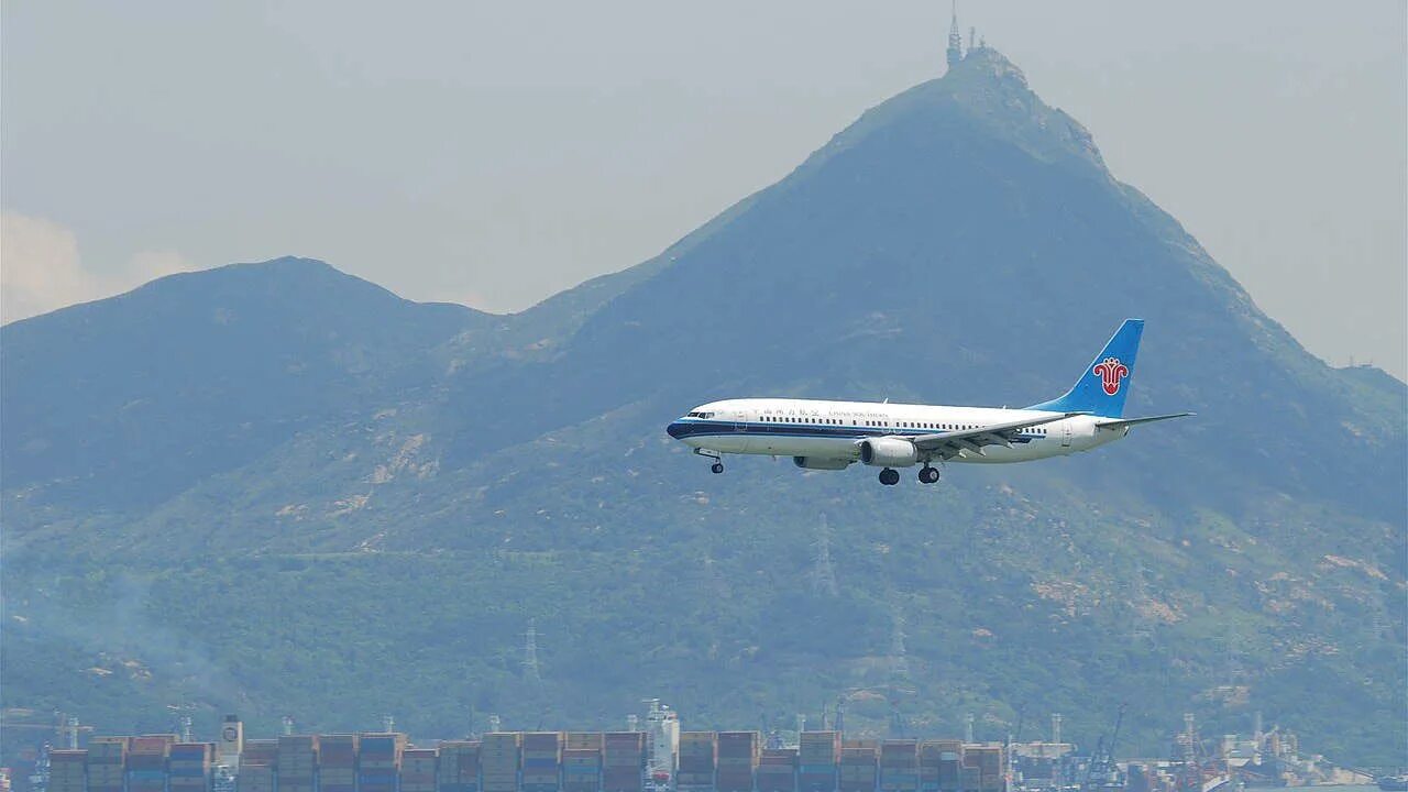 Катастрофа boeing 737 в тэнсяне. На юге китая boeing 737. пассажирский боинг 737 китай видео. боинг 747 кнр. самолет боинг китай.