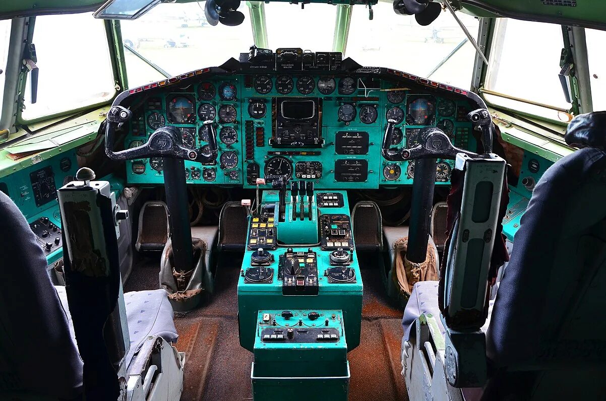 Ту 154 Cockpit. Ту 154 кабина. Кабина ту 154 приборная панель. Ту 154 кабина пилотов. Самолеты 14 апреля