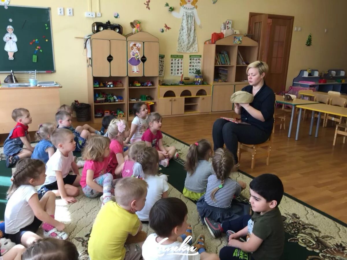 помощник воспитателя в детский сад. беседа младший воспитатель. беседа с воспитателем. воспитатель в садике. профессия няня в детском саду.