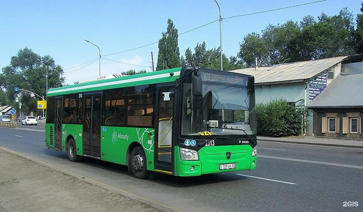 Астана алматы автобус. Автобусы Алматы. Алматинский автобус. Автобус 71. Автобусы 71г на природе.