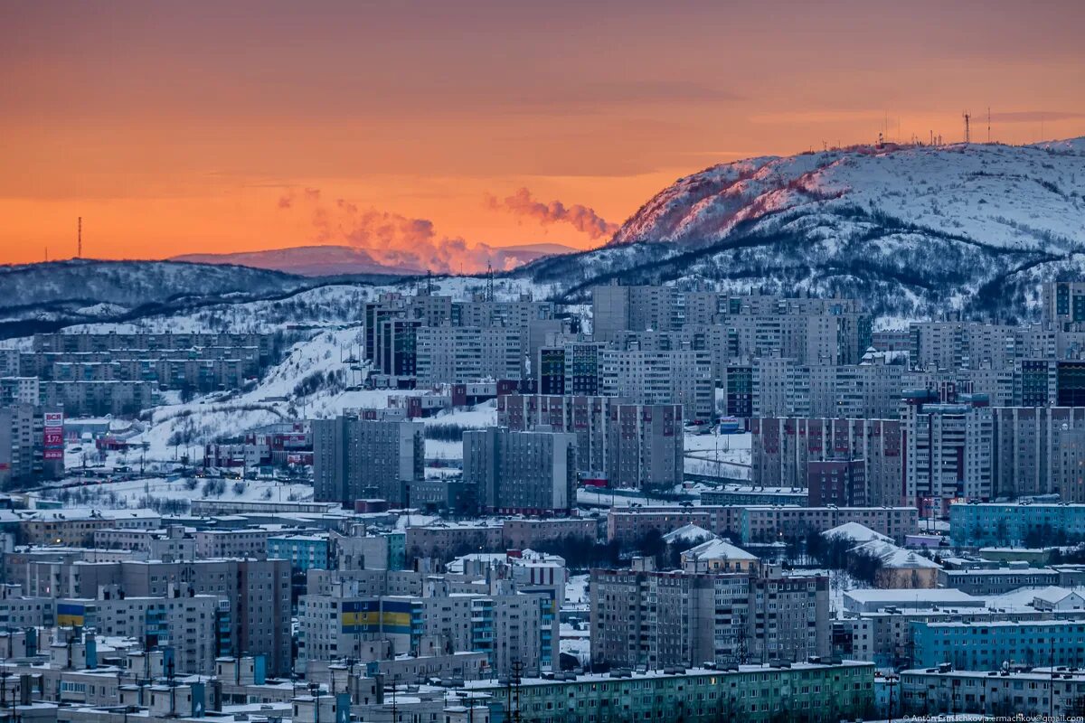 Мурманск мин воды. Мурманск самый крупный город за полярным кругом. Мурманск большой город. Городской пейзаж Мурманск. Мурманск столица Заполярья зима.