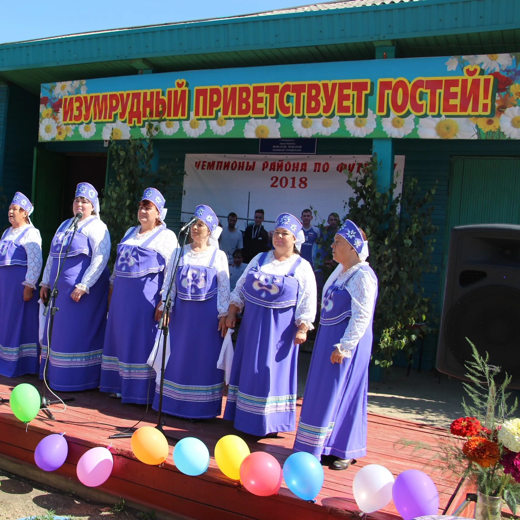 Ирбейский сельсовет ирбейского района. Поселок изумрудный Ирбейский район. Село Ирбей. Верхнеуринская СОШ Ирбейского района. Ирбей Красноярский край школа.