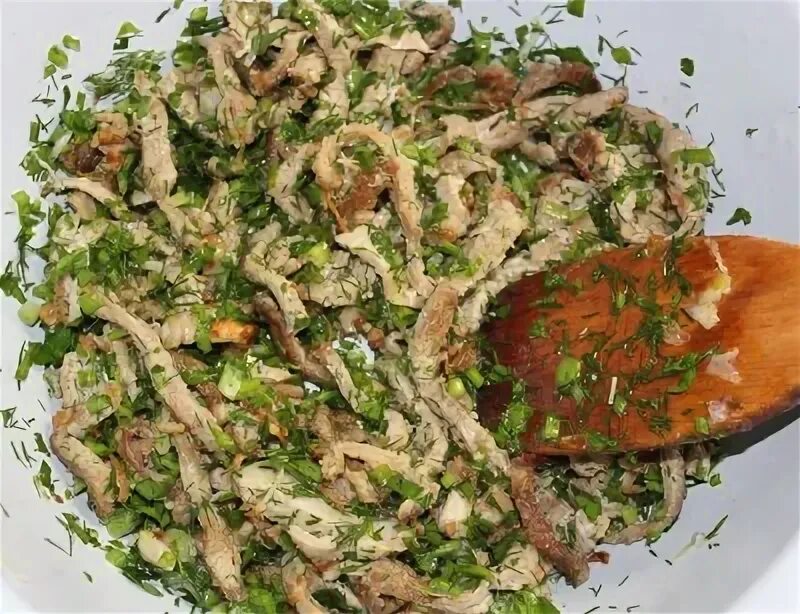 Салат из требухи. Салат из требухи по-корейски. Салат с корейской морковкой и требухой. Что приготовить из требухи. Салат из рубца.