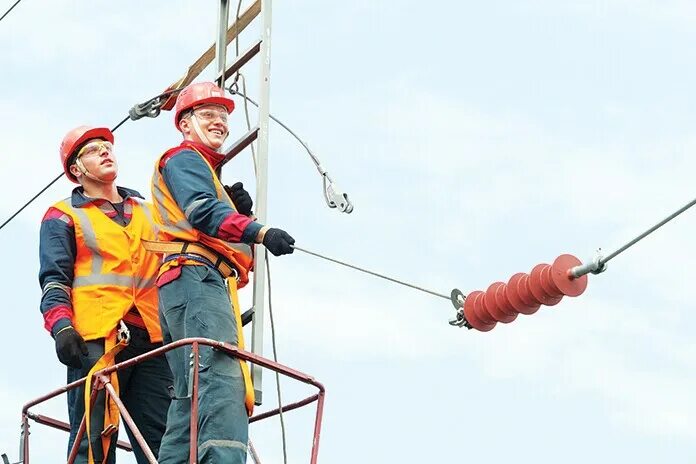 свердловская дистанция электроснабжения эч-3. спецодежда электромонтера контактной сети ржд. электромеханик контактной сети. электроснабжение на железнодорожном транспорте. электромонтёр контактной сети на жд.