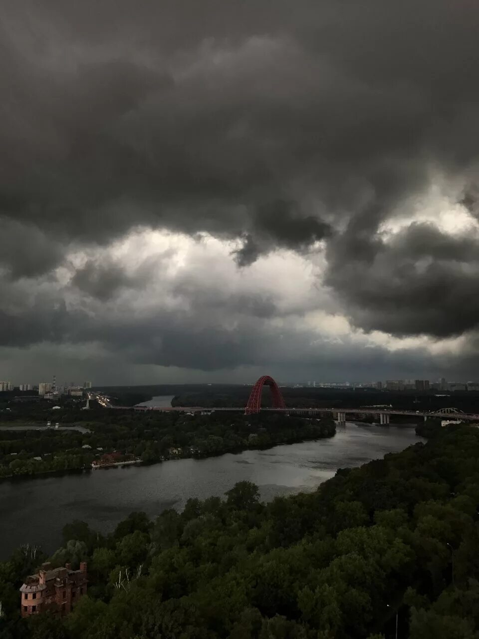Ураган в москве сейчас 2017. Смерч в москве сейчас. Смерч в москве 2020. Смерч в москве сейчас. Ураган май 2017 москва.