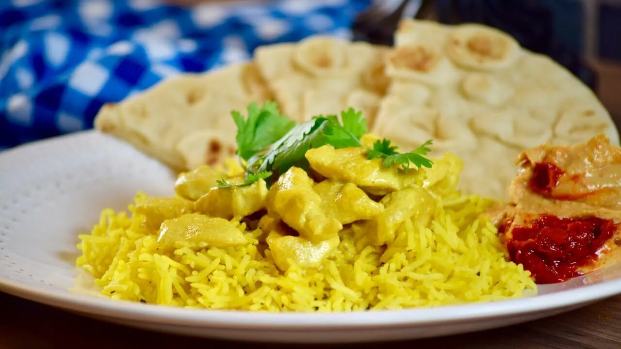 Карри быстрого. Сливочная курочка карри. курица в сливочном карри. курица карри с рисом. курица карри в сливочном соусе.