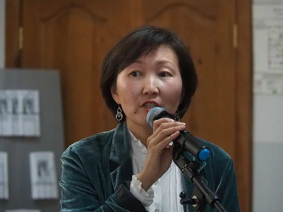 Солбон дондупович ангабаев. Мэлс жамьянович самбуев. Дондок улзытуев. Хоца намсараевич намсараев бурятские писатели. Бурятские авторы.