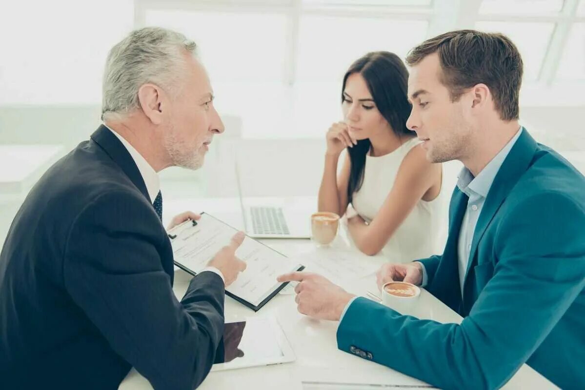 Проведена консультация по вопросам. Проведена консультация по вопросам. Запишитесь на бесплатную консультацию. Юрист в организации. Консультация клиента.