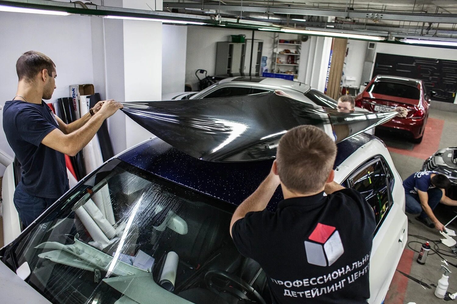 Карбоновая пленка для авто. Пленка на крышу автомобиля. Суперглянец пленка черный на авто. Пленка на крышу автомобиля. Обклеить крышу авто.