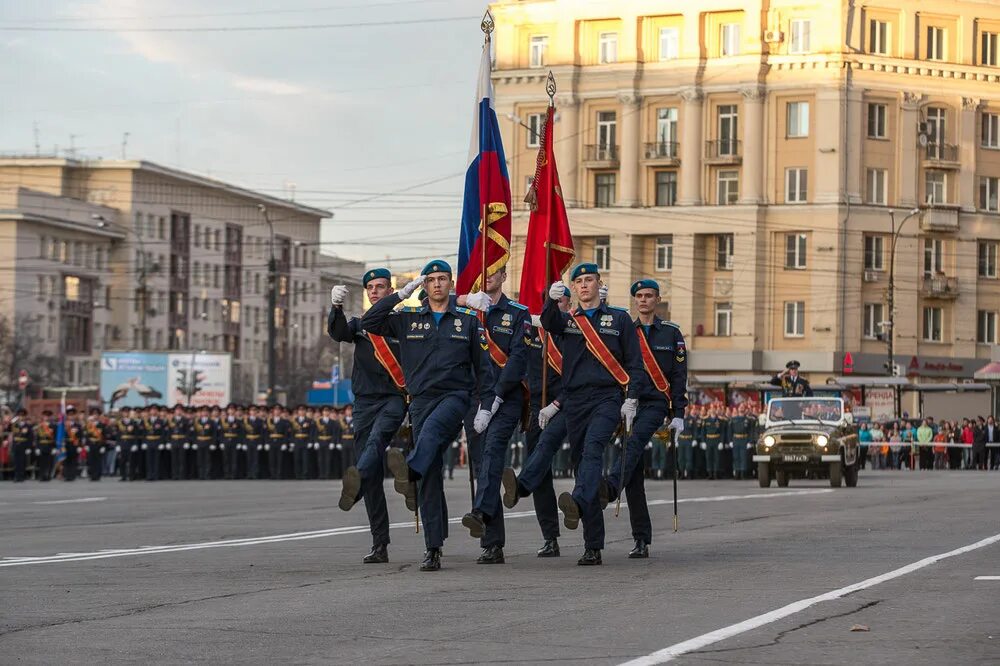 Цель парадов. Площадь революции Челябинск парад Победы. Парад на площади революции Челябинск. Парад 9 мая Челябинск. Репетиция парада Челябинск.