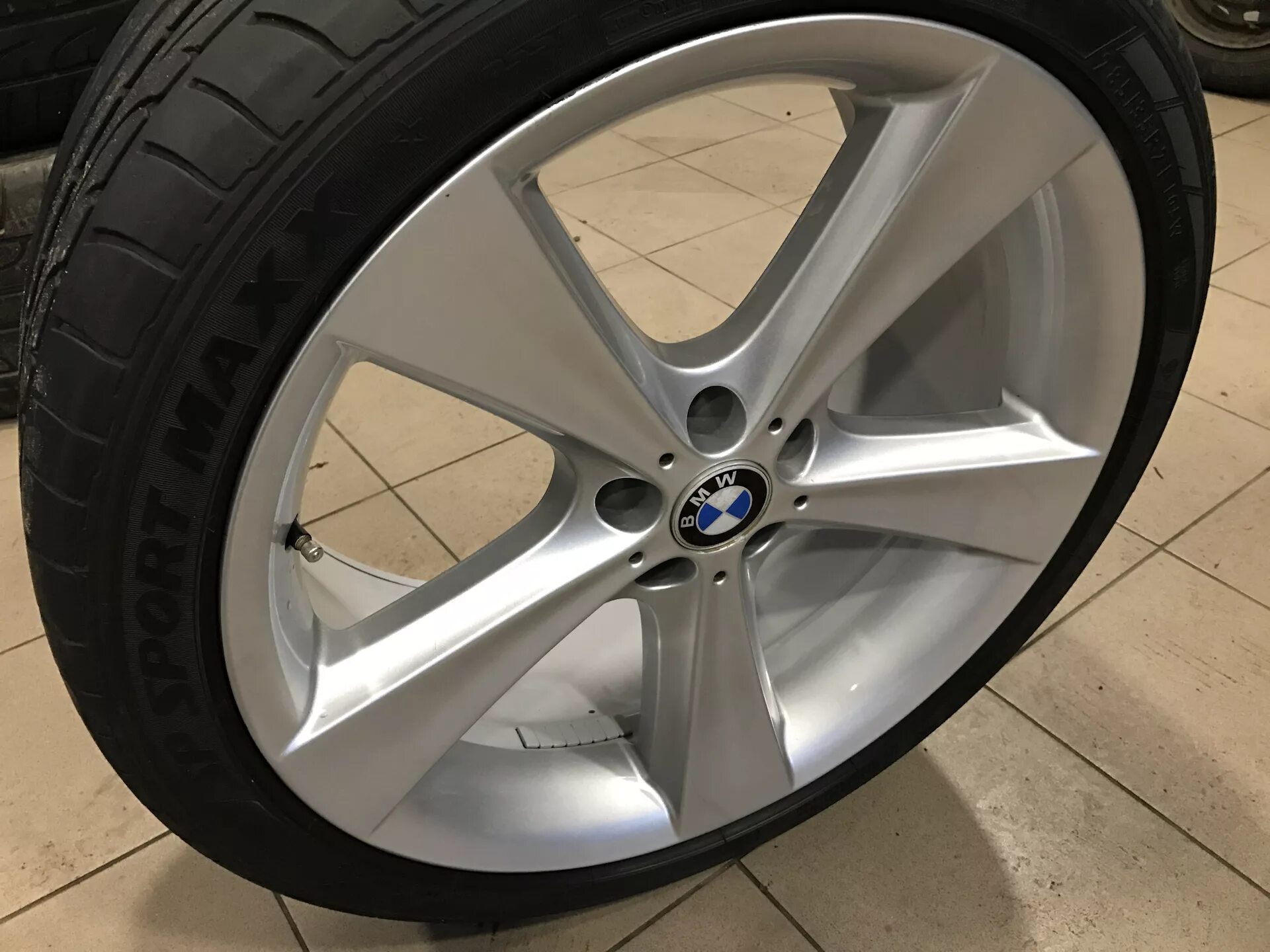 Диски бмв х5 е53 r19. Бмв х5 на дисках 128 стиль. Bmw x5 f15 диски r20 стиль. 177 стиль bmw x5. Диски 87 стиль bmw x5.