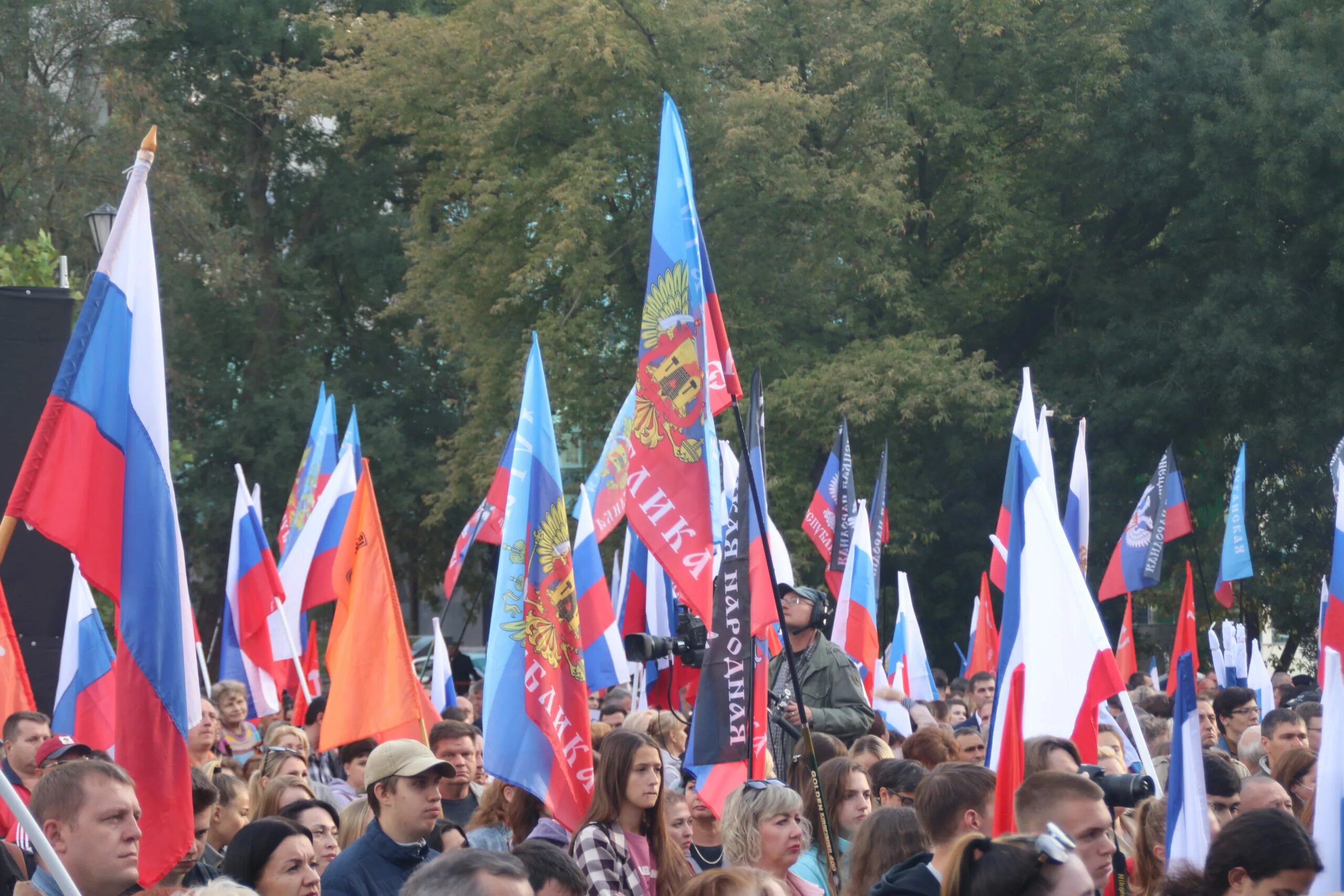 Референдум шествие. Референдум в Крыму. Референдум в Крыму 2014 фото. Феодосия парад на референдуме. Почему народ россии приветствовал крым