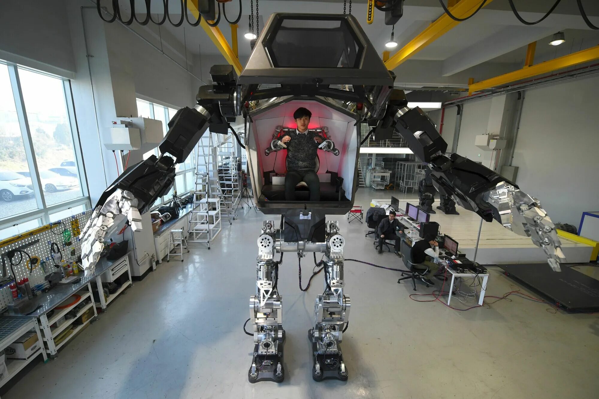 Любое ли управляемое устройство является роботом. Hankook Mirae Robot. Hankook Mirae method-2 Robot. Птлотируемый человеко подобный робот Корея. Kuratas боевой робот.