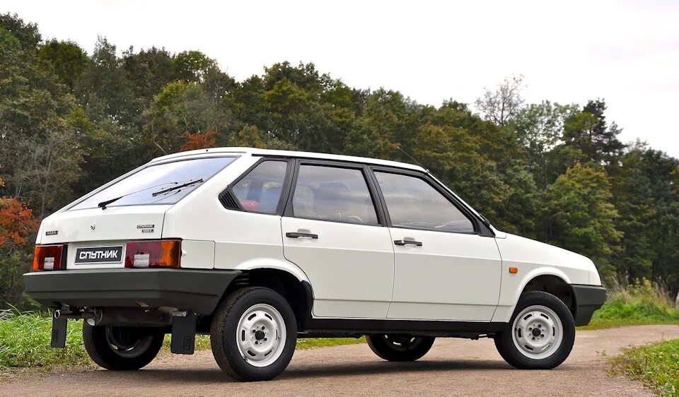 Купить б/у Lada (ВАЗ) 2109 1987-2006 1.5 MT (68 л.с.) бензин механика в Москве: