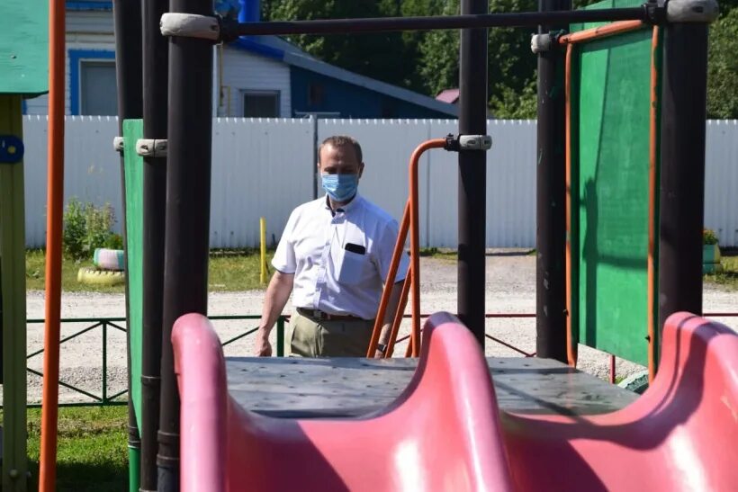 покраска детской площадки. благоустройство площадки в детском саду. покраска детской площадки. цюрупы 7 к 1 площадка детская. детская площадка в воскресенске.